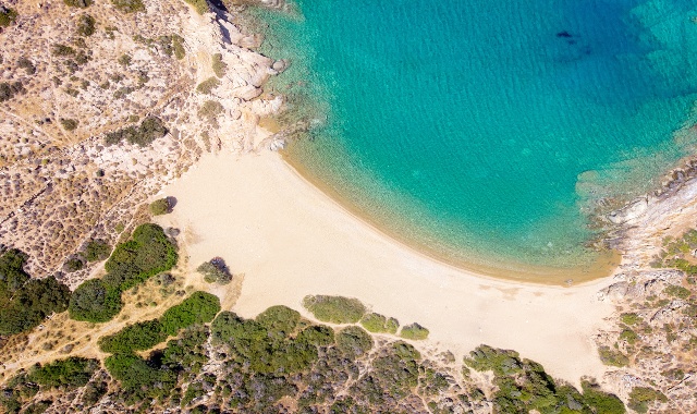 Tris Klisies Bay Ios island